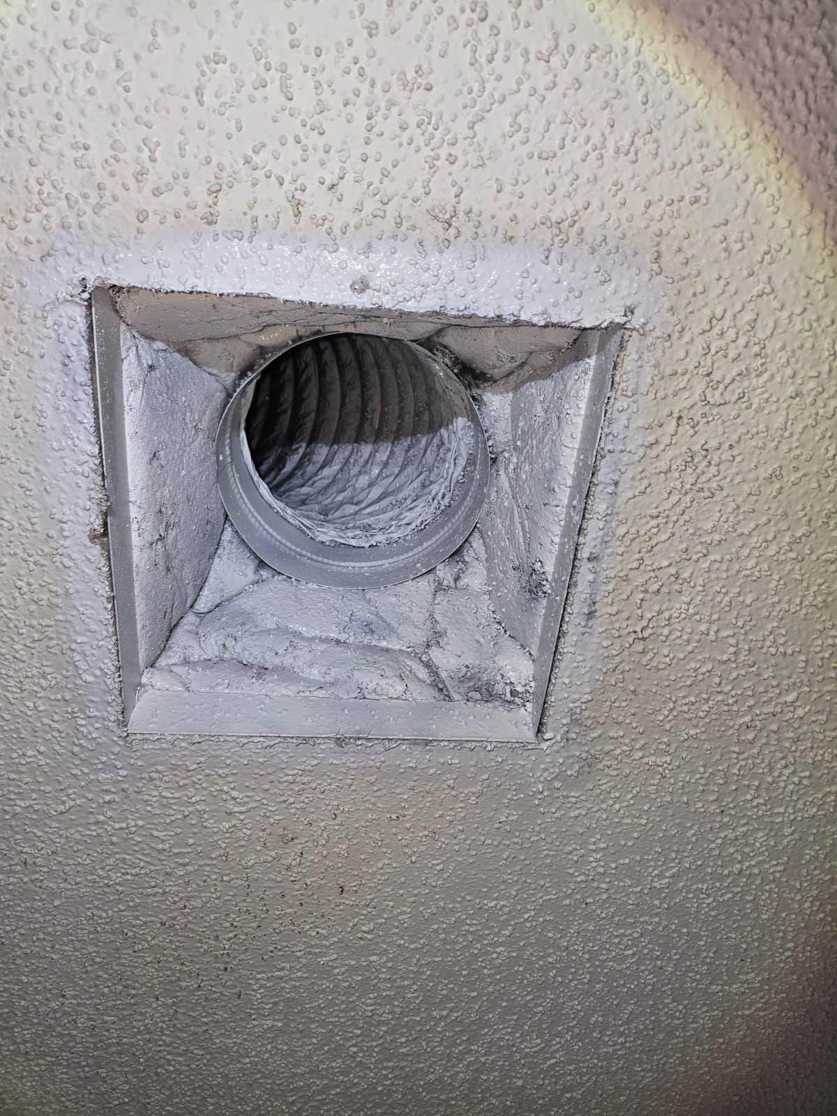 Square ceiling duct boot with a flexible duct collar